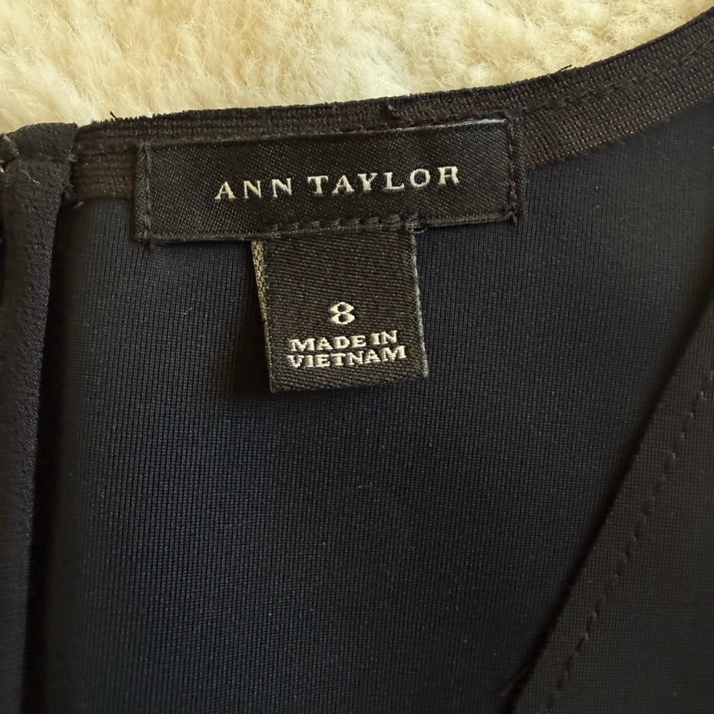 ANN TAYLOR BLACK V-NECK SHEATH DRESS SIDE PANELS SIZE 8 - Picture 8 of 8